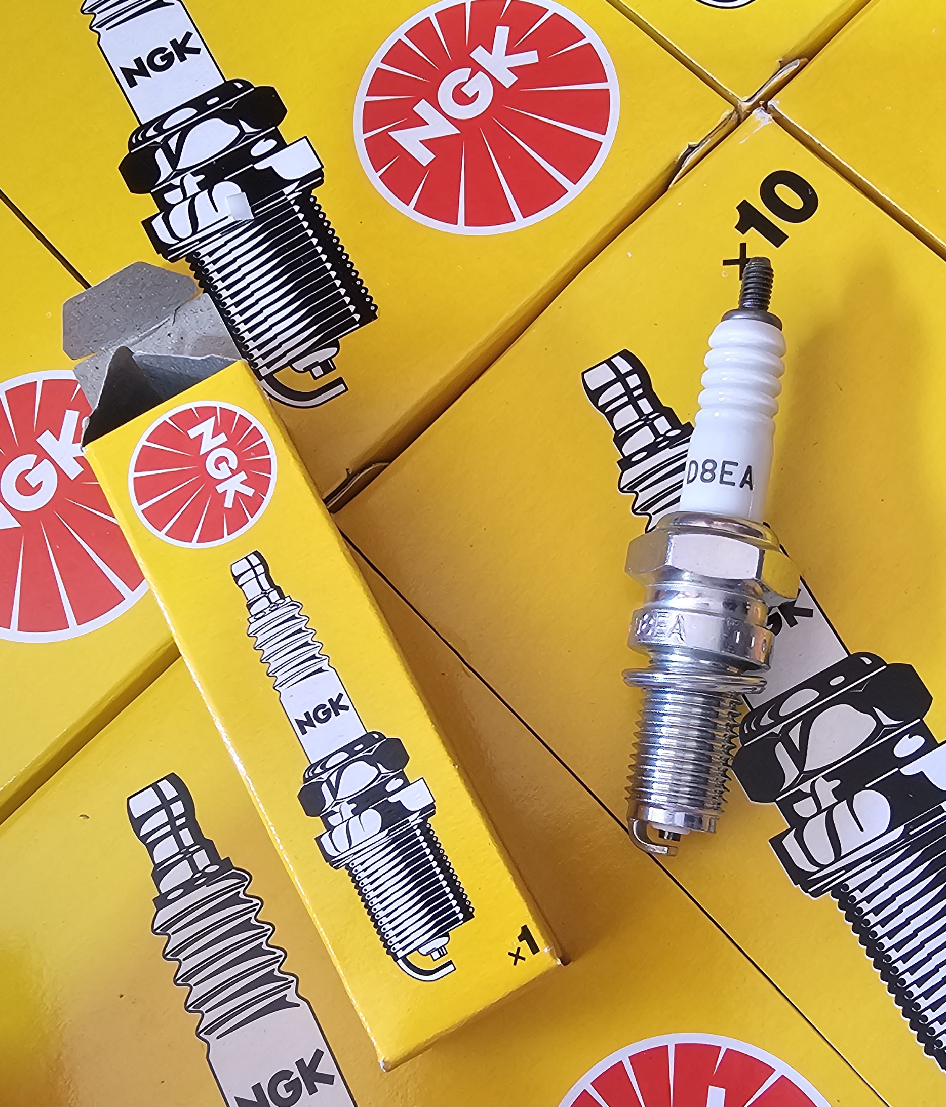NGK D8EA MOTORSİKLET BUJISİ ENDONEZYA
